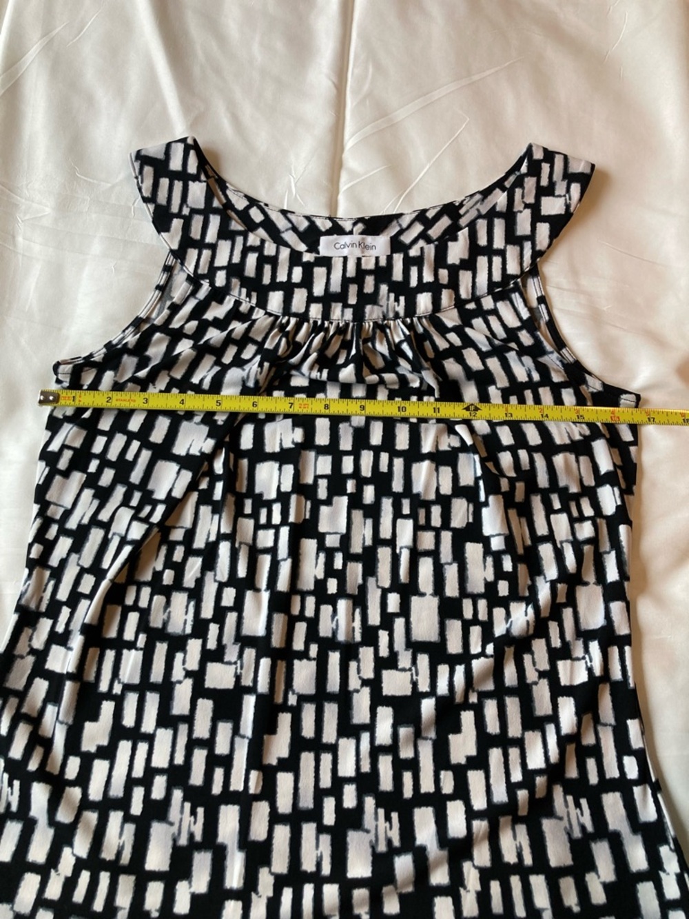 Calvin Klein Black and White Geometric Sleeveless Tank Camisole - size XS - Picture 4 of 8